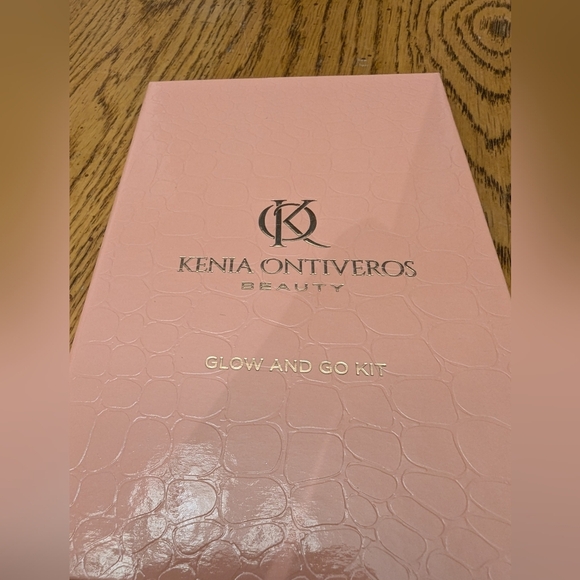 Kenia Ontiveros Glow And Go Kit Eyeshadow Face Powder Brow Palette - Picture 2 of 10